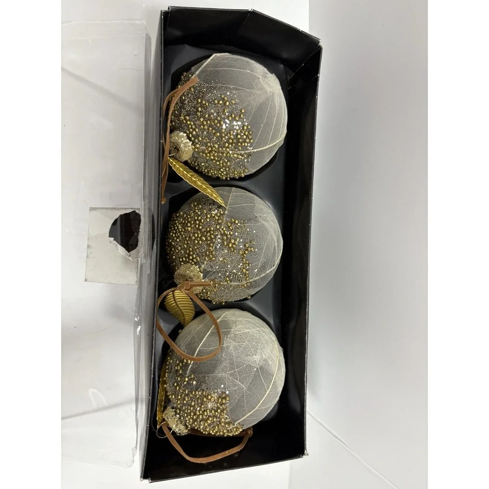 3 pack Glass Ornaments with leaves and beading‎ detailing